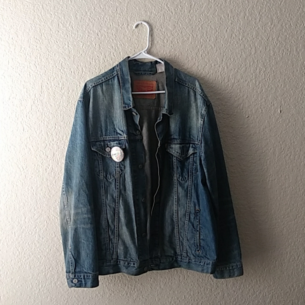 Jean jacket - Picture 1 of 3